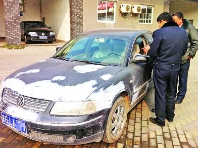 8年过去了,车子看上去伤痕累累。 8年过去了,车子看上去伤痕累累。